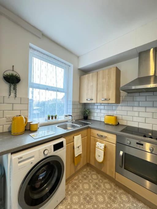 Cosy Home In Barnsley Centre Bagian luar foto